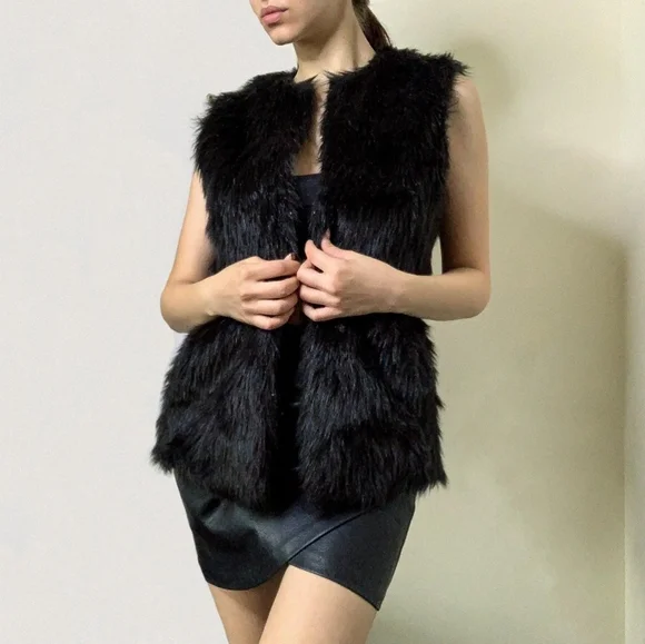 Express | Black Full Zip Fur Vest - Picture 1 of 5